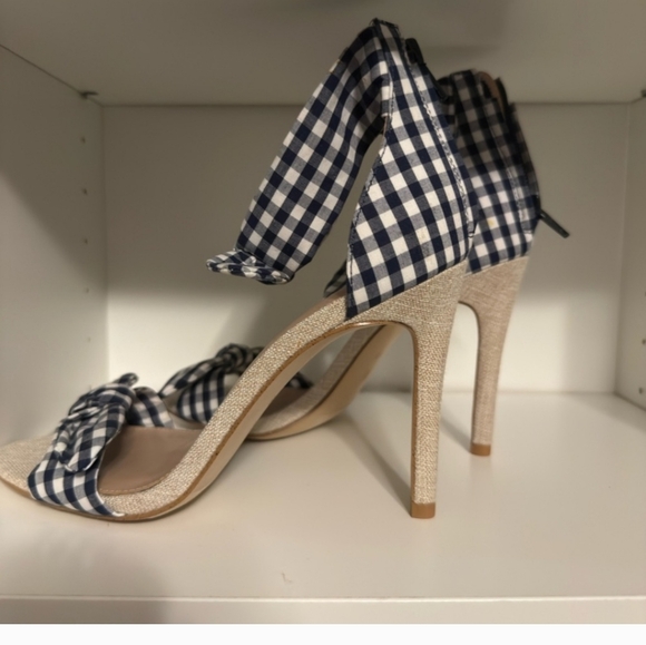 NEW - BCBGeneration Navy Blue and White Heels with Gingham Bow - Picture 3 of 6